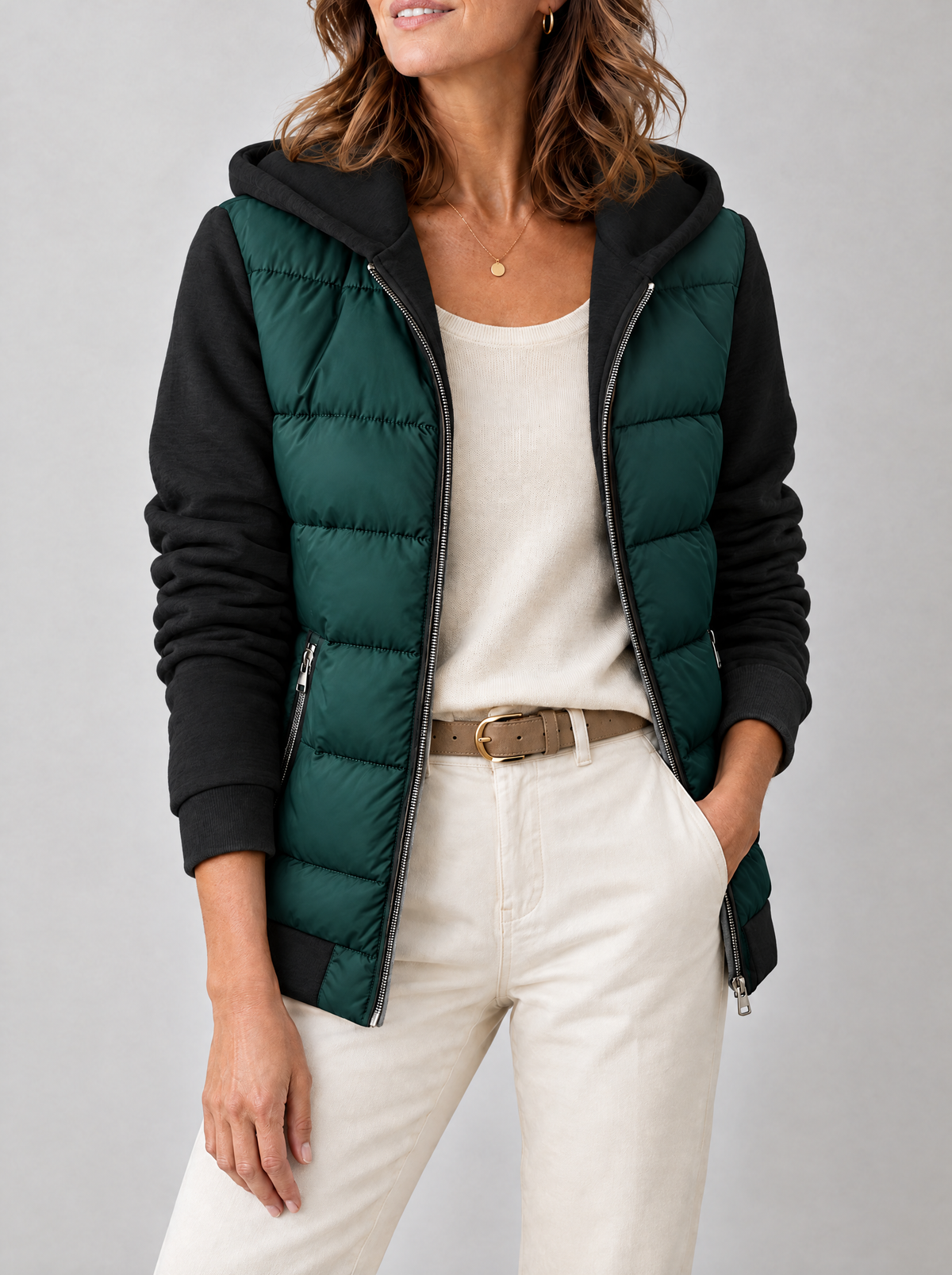 Veste matelassée à capuche Lucie Paris – Week-end à Chamonix, coloris vert foncé et noir