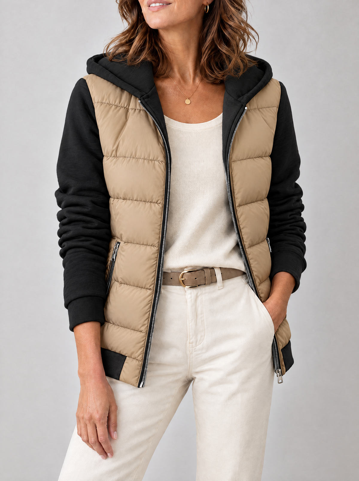 Veste matelassée à capuche Lucie Paris – Week-end à Chamonix, coloris beige et noir