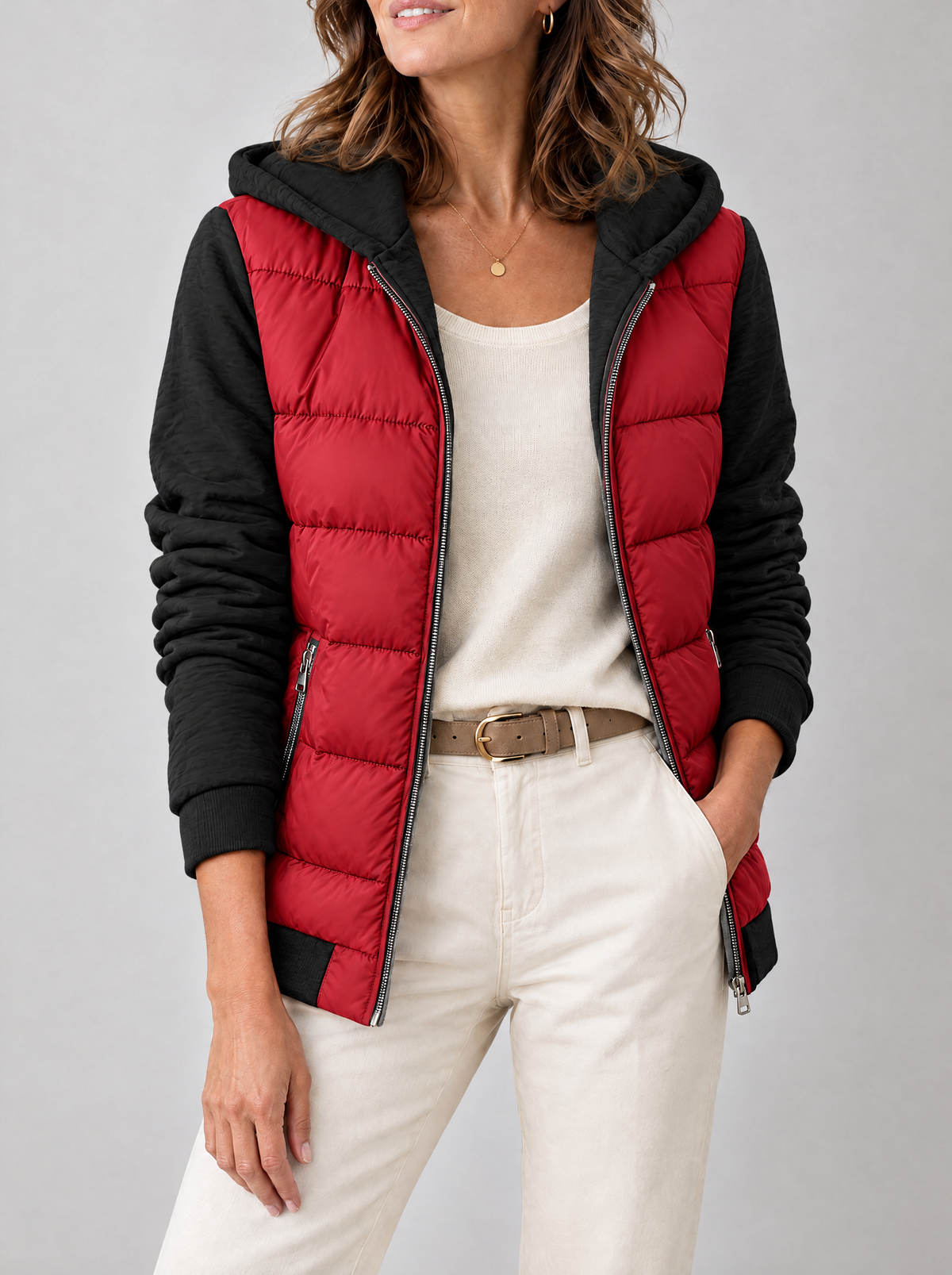 Veste matelassée à capuche Lucie Paris – Week-end à Chamonix, coloris rouge et noir